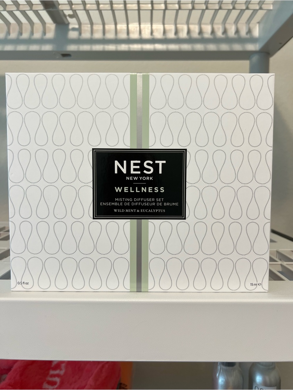 NEST Fragrances Wellness Misting Diffuser Set in White and Green